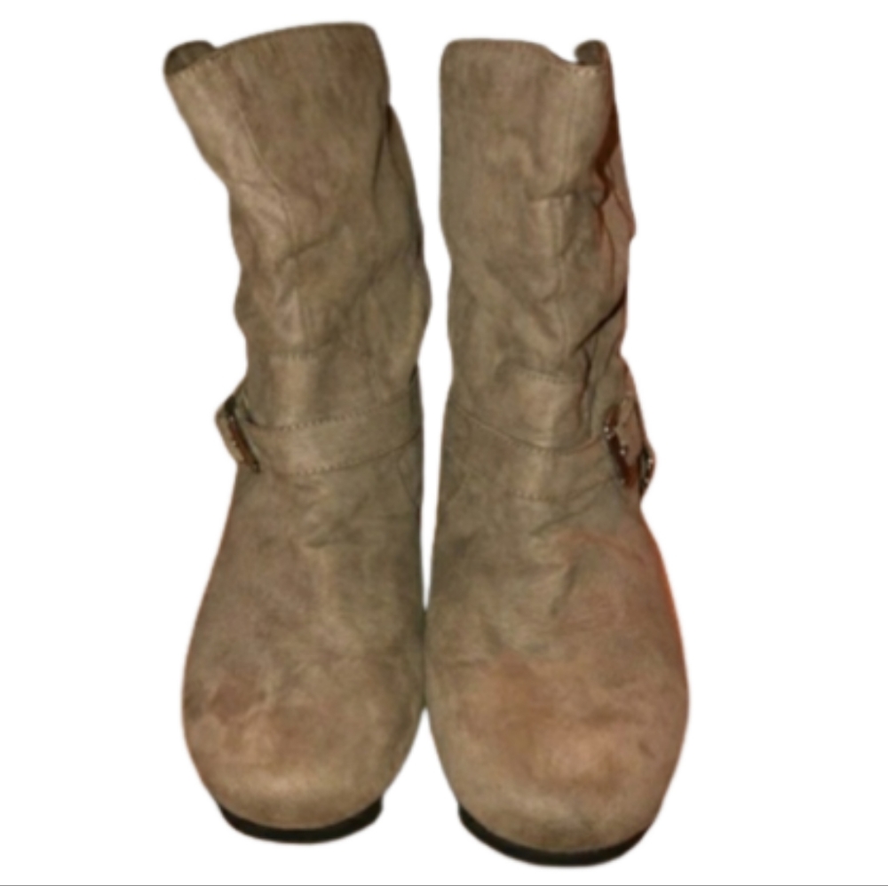 BOOTS - Picture 2 of 7